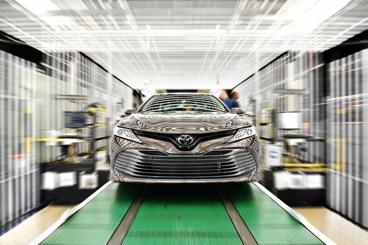 2018 Toyota Camry Lineoff 1200x800