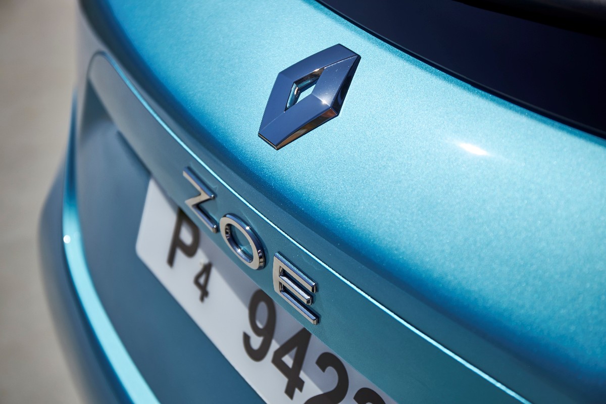 New Renault ZOE Tests Drive In Sardinia999