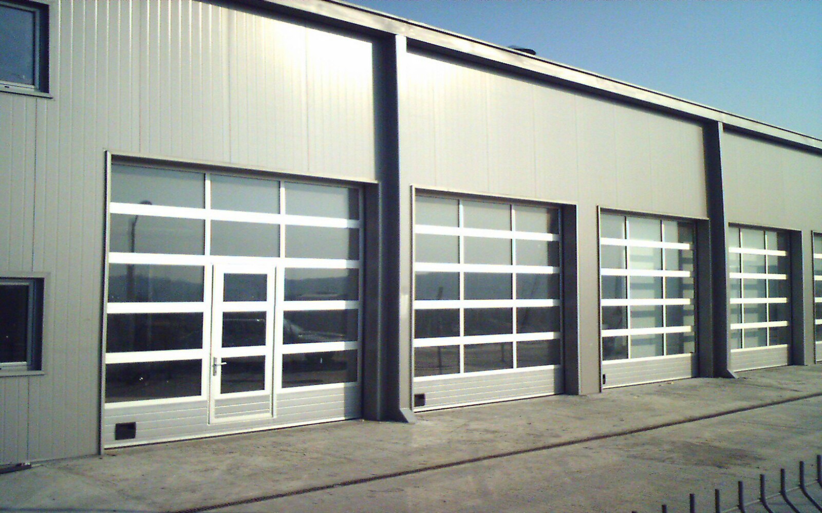 Usi De Garaj Industriale De La Eurokapu Ellady  Utilizari Diverse 1600x1000
