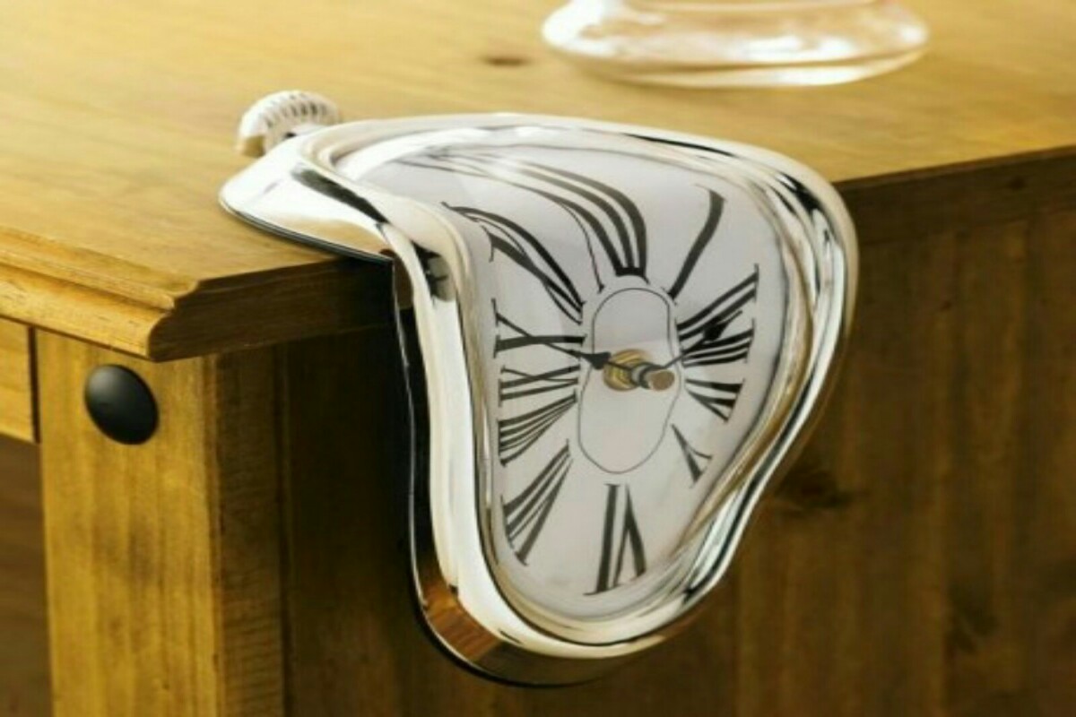 Ceas Dali Timpul Se Topeste 1600x1000 1200x800