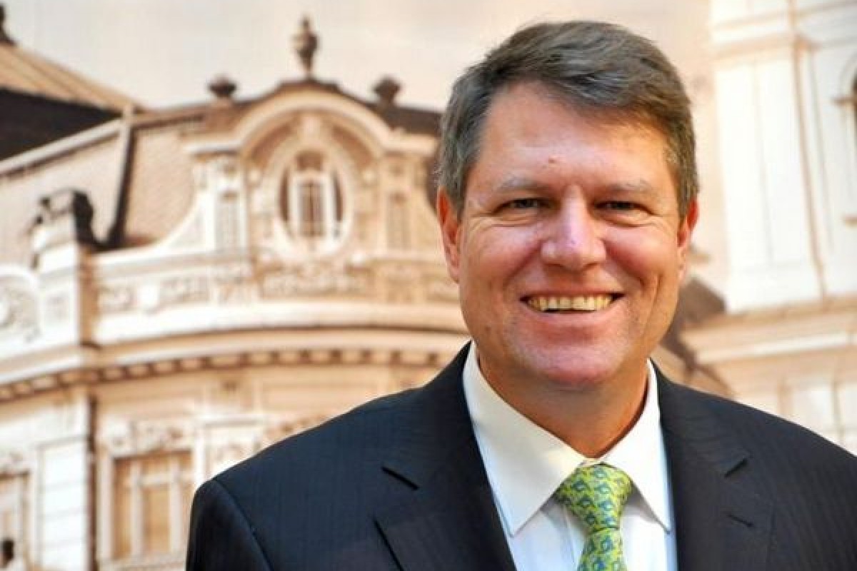 Klaus Iohannis Crop 1200x800