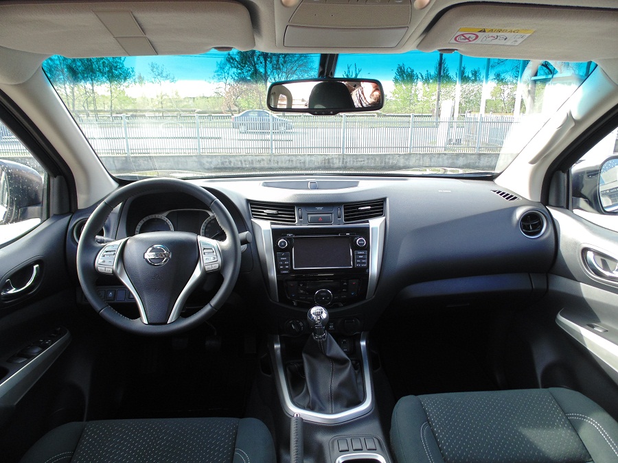 nissan navara np300 interior