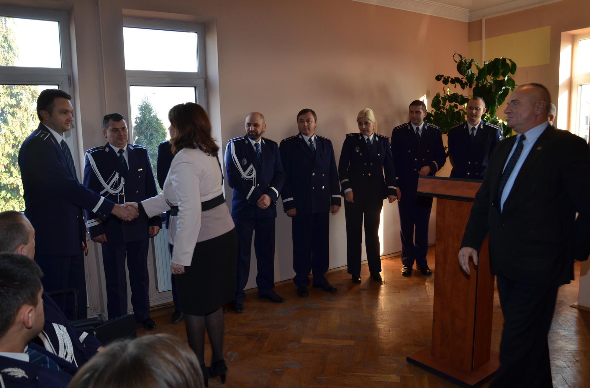 politisti avansati in grad
